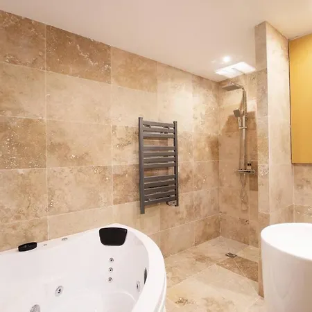 Luxury W/ Jacuzzi - Rex / Montorgueil アパート